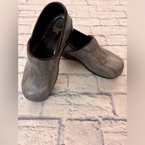 Dansko leather upper, ladies size 40. Lavender iridescent animal print.